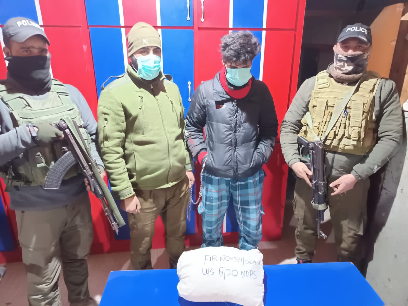 Police apprehends drug peddler and seizes contraband substance in Ganderbal