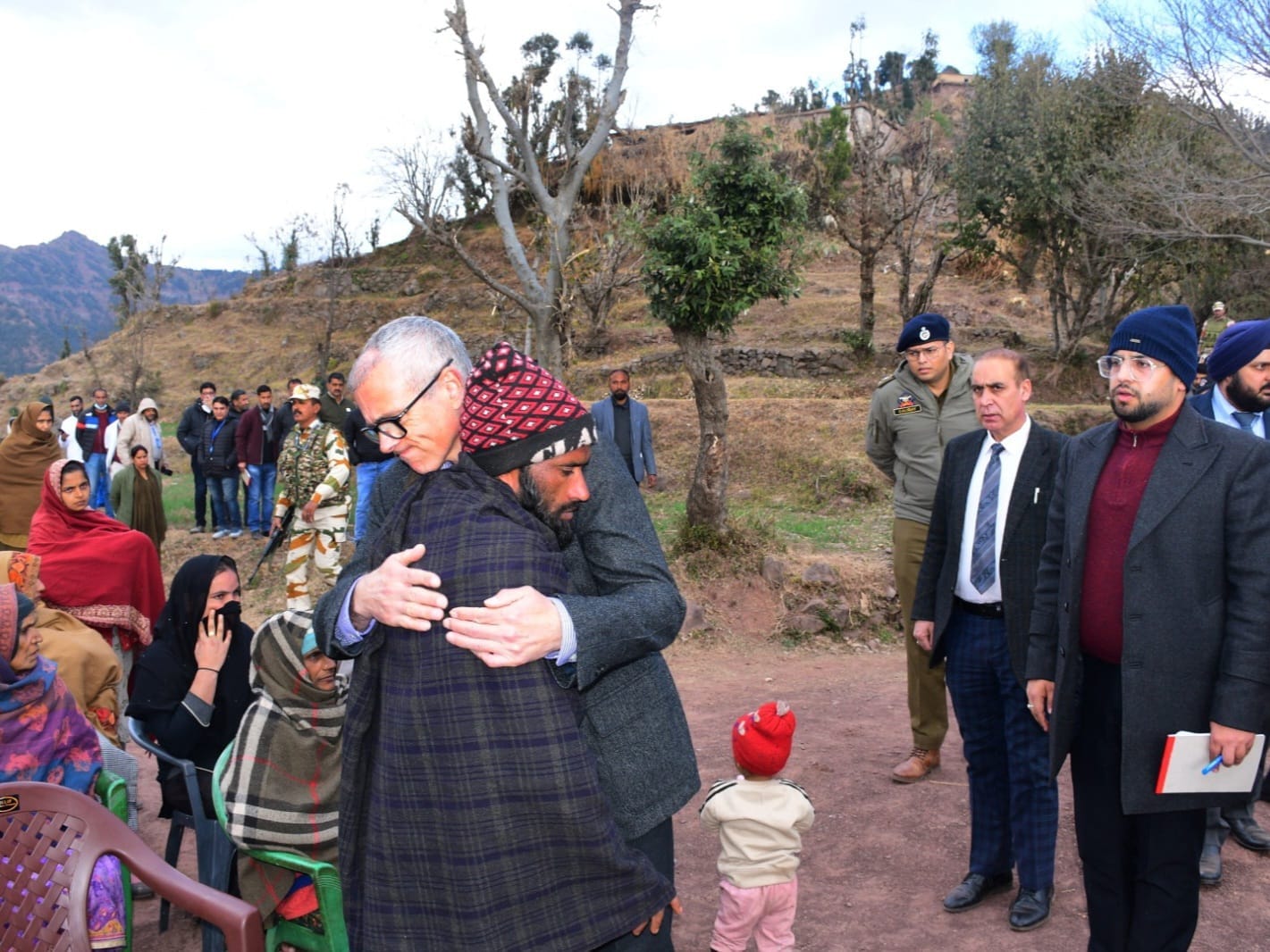CM Omar Abdullah reaches Badhal Village in Rajouri, meets affected families.        ‘Govt is fully committed to uncovering the cause of the tragic deaths, with multiple agencies actively involved in the investigation’
